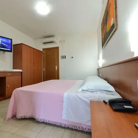 Victoria Torre Santa Sabina