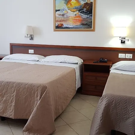 Victoria Hotel 4*