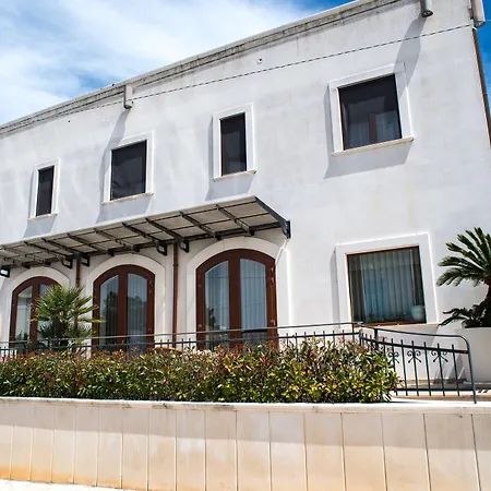 Victoria Hotel 4*