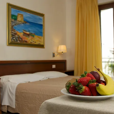 Victoria Hotel 4*